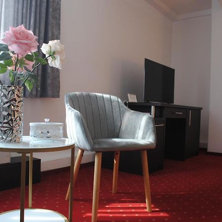 Hotel Corona โดรเบตา-ตูร์นู เซเวริน ภายนอก รูปภาพ