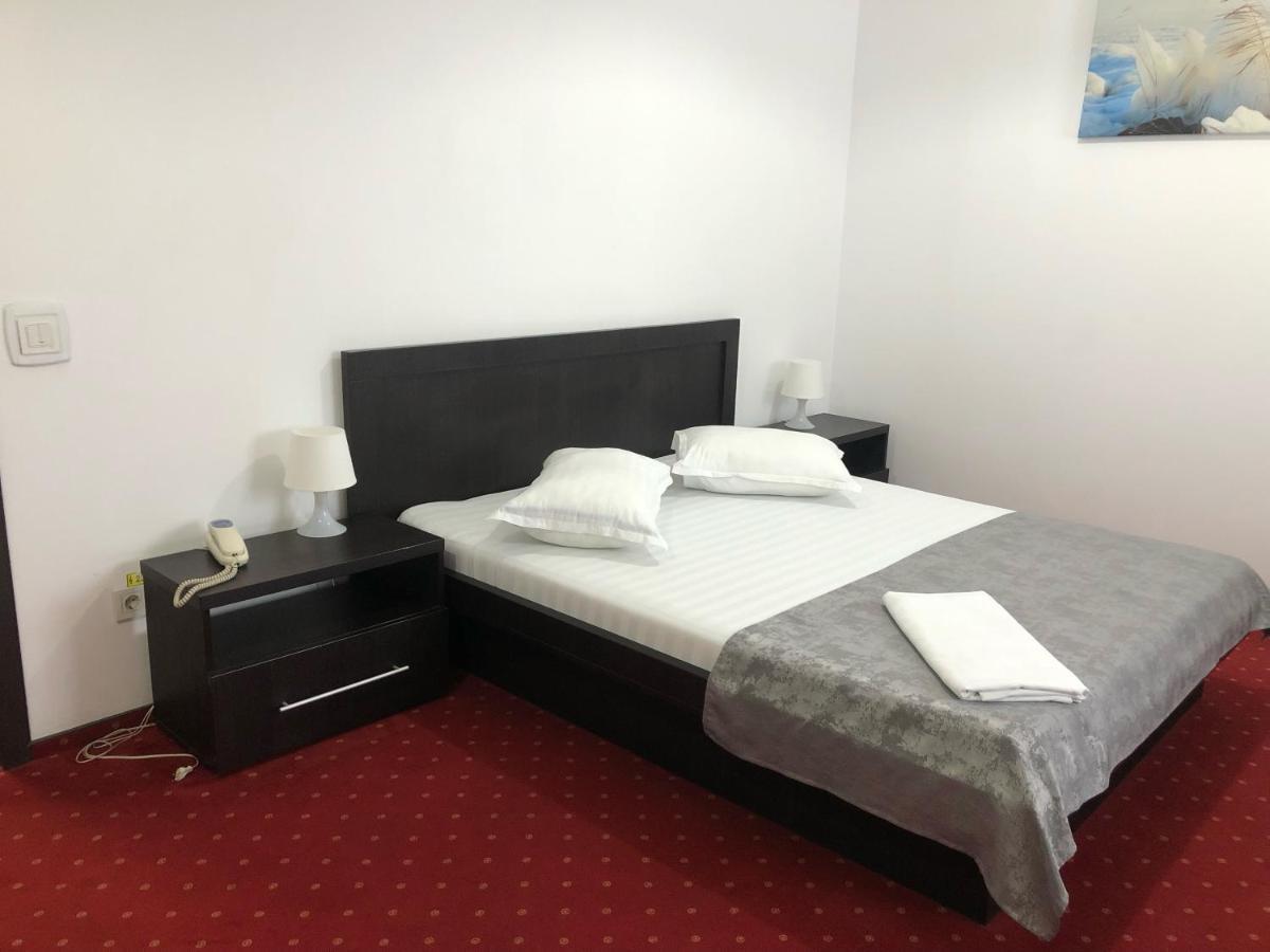 Hotel Corona โดรเบตา-ตูร์นู เซเวริน ภายนอก รูปภาพ