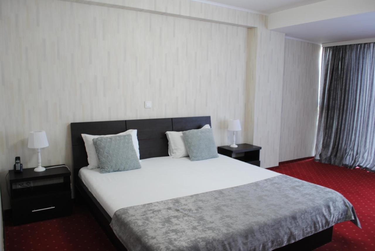 Hotel Corona โดรเบตา-ตูร์นู เซเวริน ภายนอก รูปภาพ