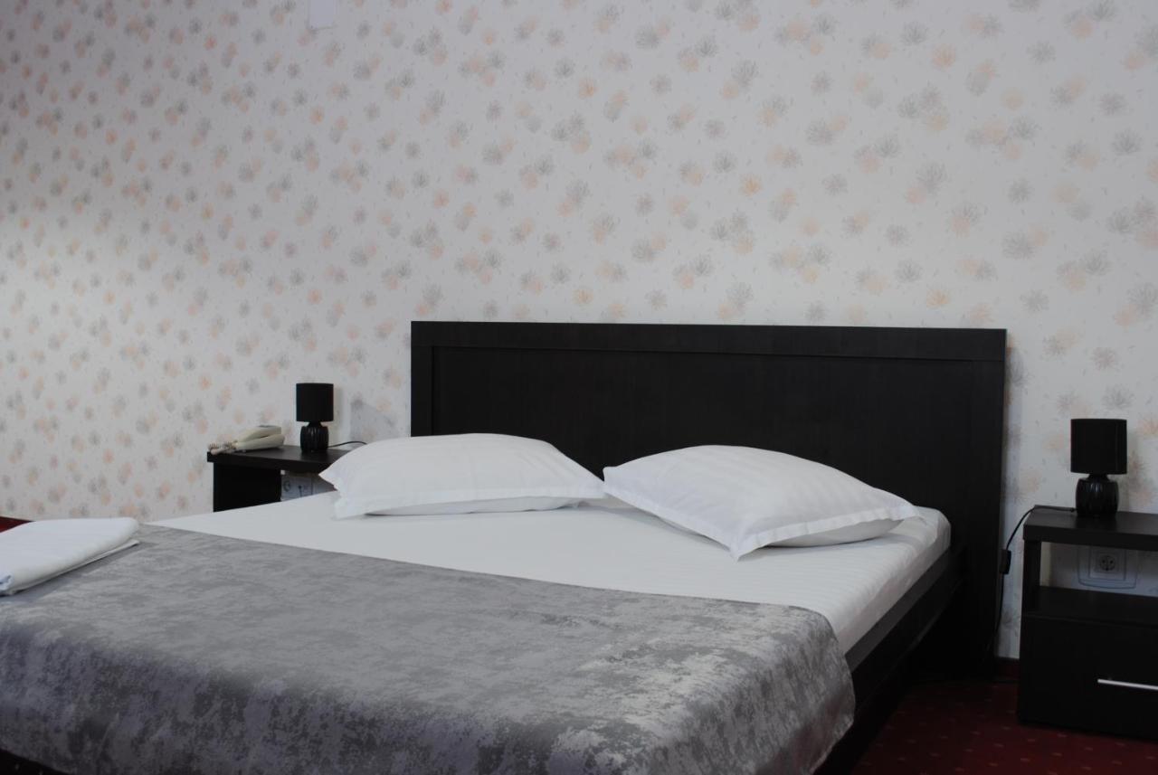 Hotel Corona โดรเบตา-ตูร์นู เซเวริน ภายนอก รูปภาพ