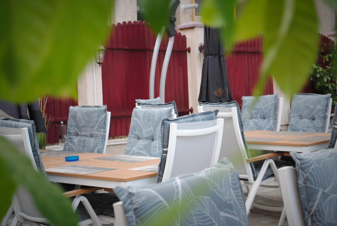 Hotel Corona โดรเบตา-ตูร์นู เซเวริน ภายนอก รูปภาพ
