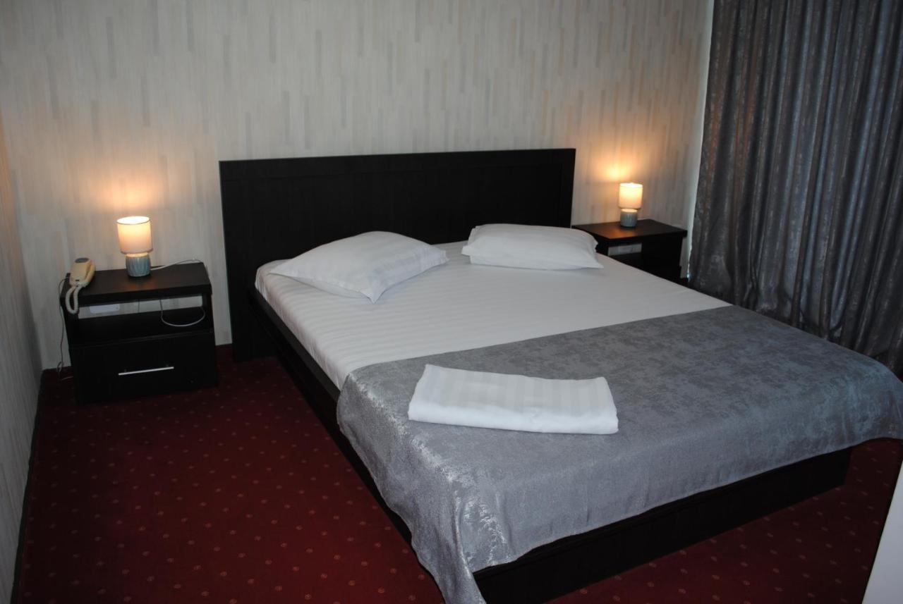 Hotel Corona โดรเบตา-ตูร์นู เซเวริน ภายนอก รูปภาพ