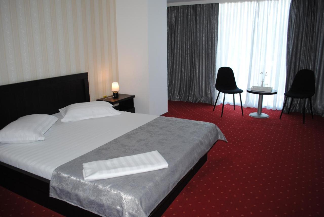Hotel Corona โดรเบตา-ตูร์นู เซเวริน ภายนอก รูปภาพ