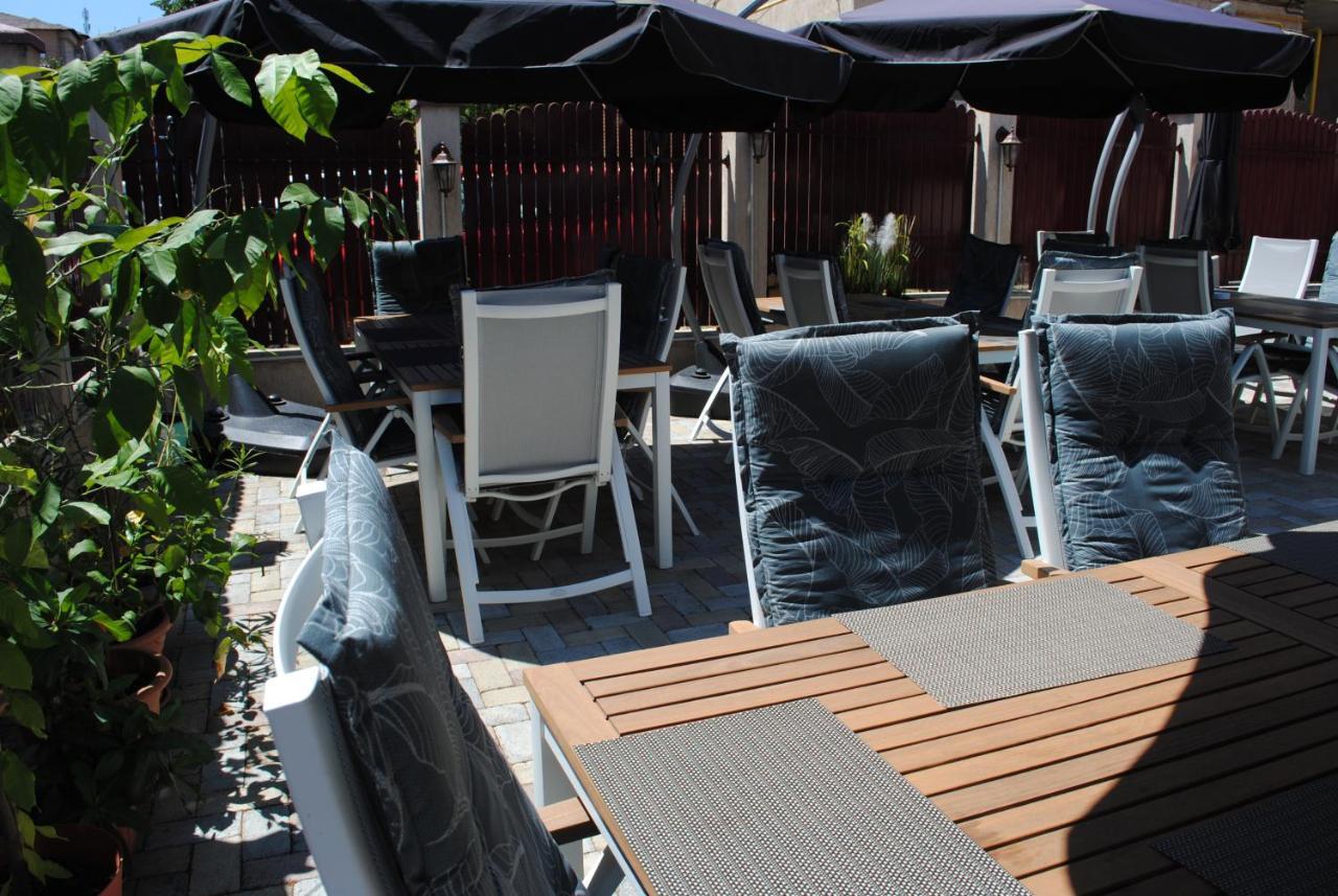 Hotel Corona โดรเบตา-ตูร์นู เซเวริน ภายนอก รูปภาพ