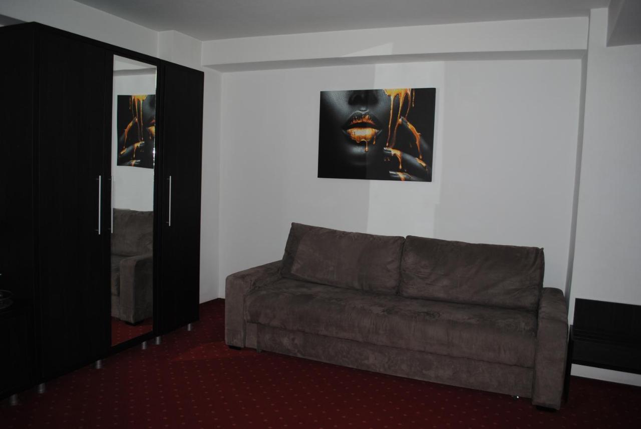 Hotel Corona โดรเบตา-ตูร์นู เซเวริน ภายนอก รูปภาพ