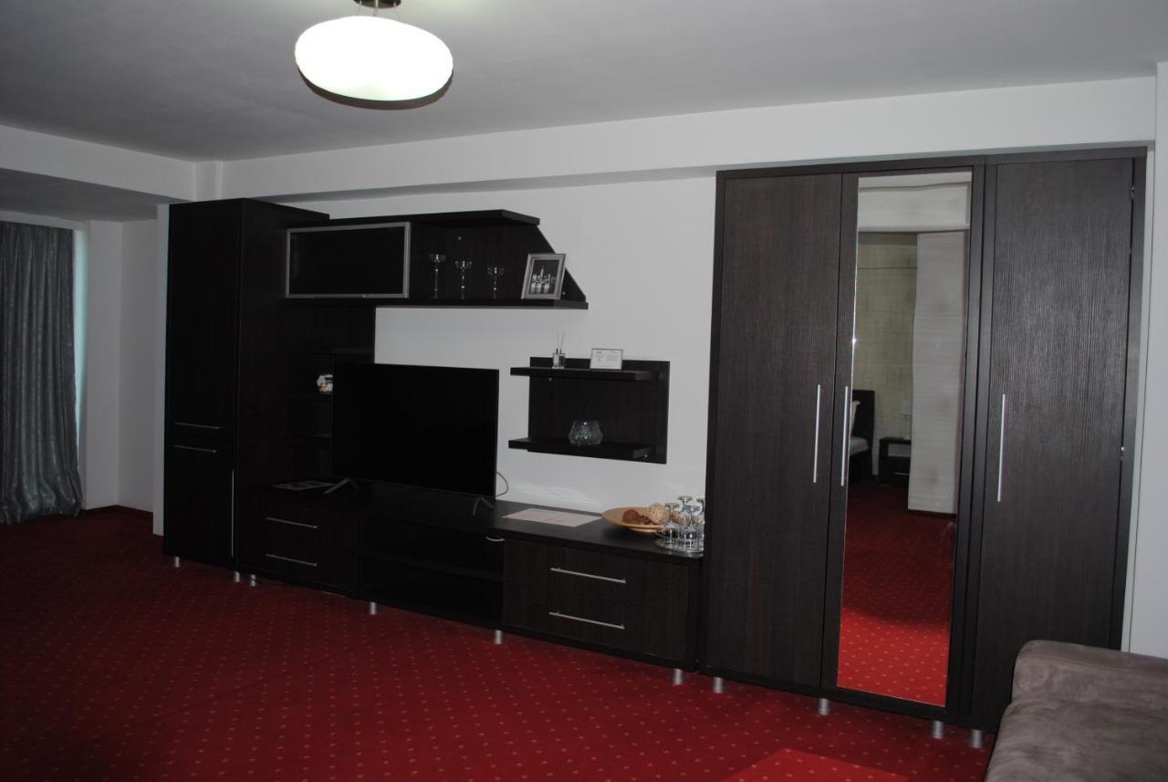 Hotel Corona โดรเบตา-ตูร์นู เซเวริน ภายนอก รูปภาพ