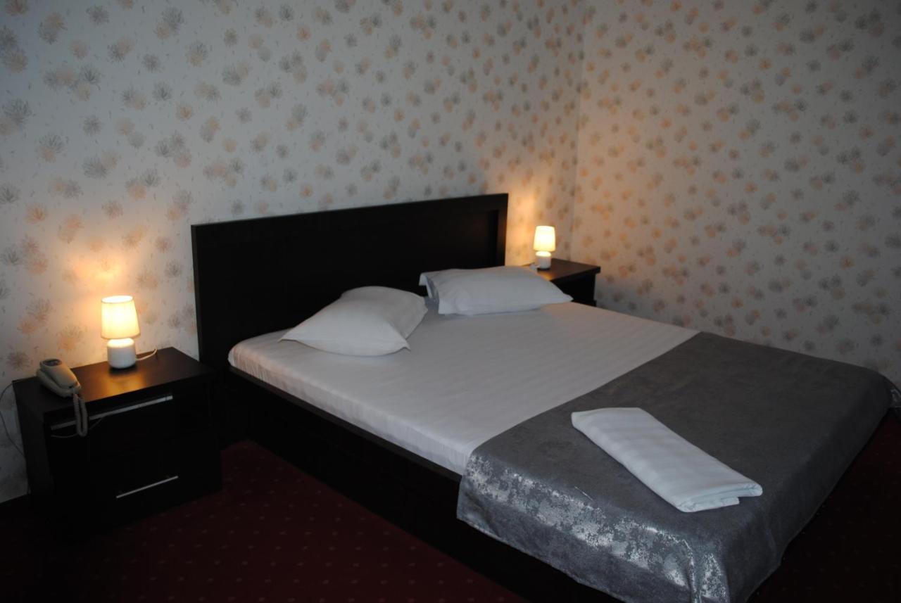 Hotel Corona โดรเบตา-ตูร์นู เซเวริน ภายนอก รูปภาพ