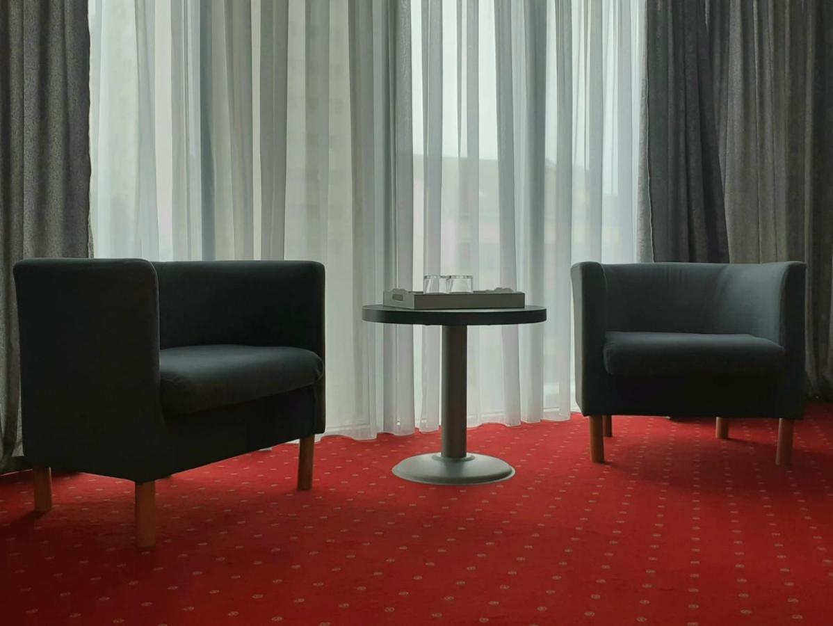 Hotel Corona โดรเบตา-ตูร์นู เซเวริน ภายนอก รูปภาพ