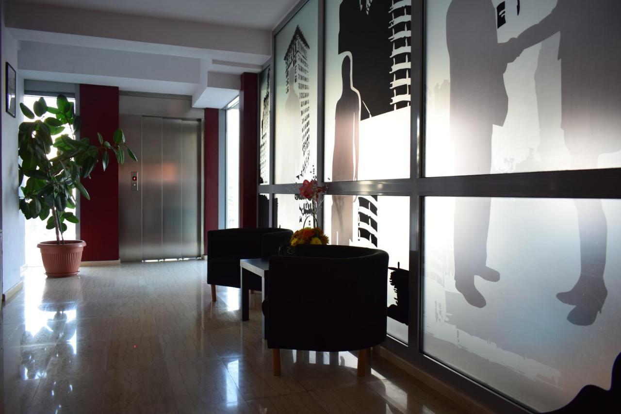 Hotel Corona โดรเบตา-ตูร์นู เซเวริน ภายนอก รูปภาพ