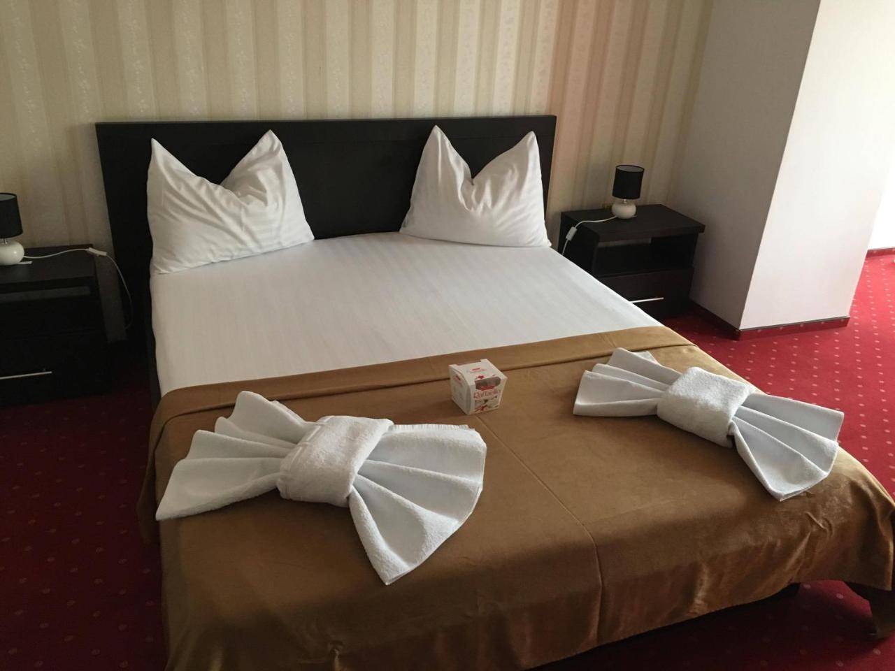 Hotel Corona โดรเบตา-ตูร์นู เซเวริน ภายนอก รูปภาพ